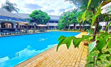2-Day Sundown Country Estate Hotel Safari