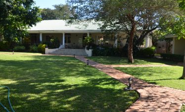 4-Day Majestic Victoria Falls Tour -Batonka Guest Lodge
