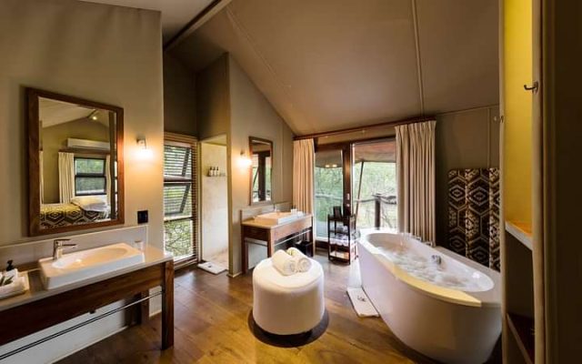 2-Day Kapama Buffalo Fly-in Safari from Johannesburg