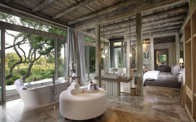 5-Day Kapama River Lodge Fly-in Safari