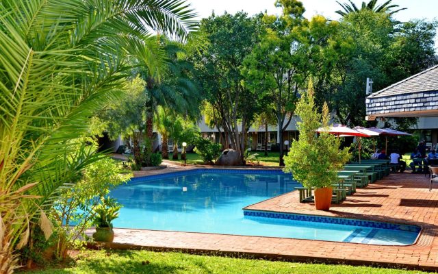 2-Day Sundown Country Estate Hotel Safari